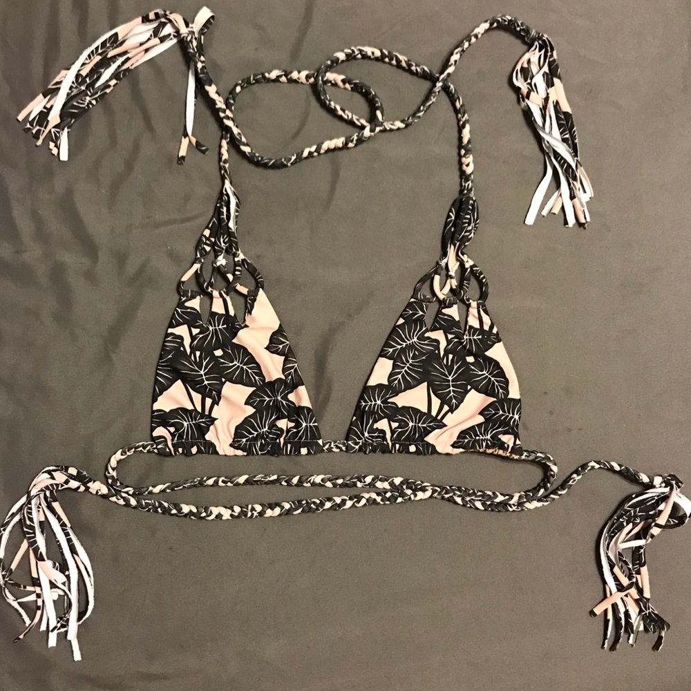 Acacia Black Elephant Top